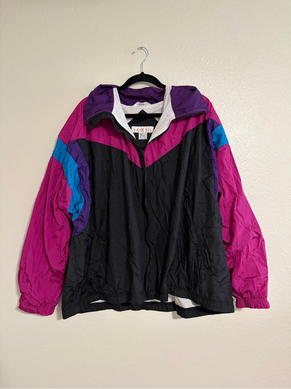Venezia Black & Magenta Colorblock Windbreaker Jacket